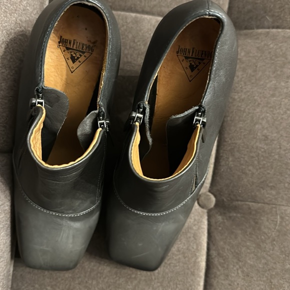 John Fluevog charcoal beauties! Worn twice. Gently worn. - Picture 4 of 10